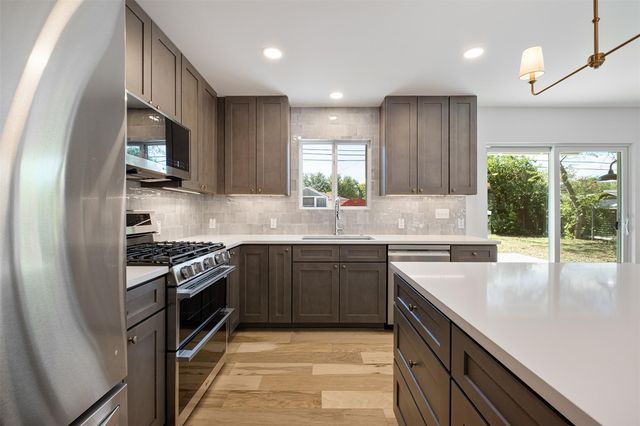 2001 Ohlen RD, Austin, TX 78757