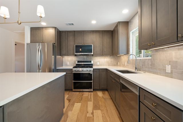 2001 Ohlen RD, Austin, TX 78757