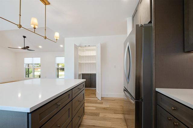 2001 Ohlen RD, Austin, TX 78757