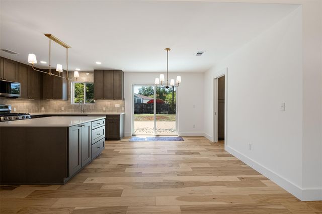 2001 Ohlen RD, Austin, TX 78757