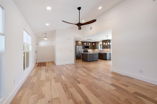 2001 Ohlen RD, Austin, TX 78757