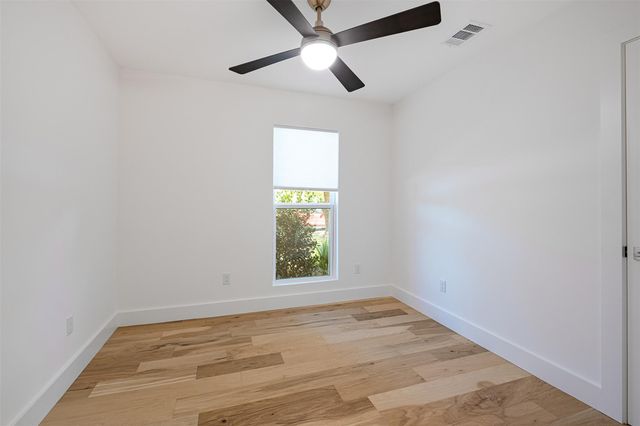 2001 Ohlen RD, Austin, TX 78757