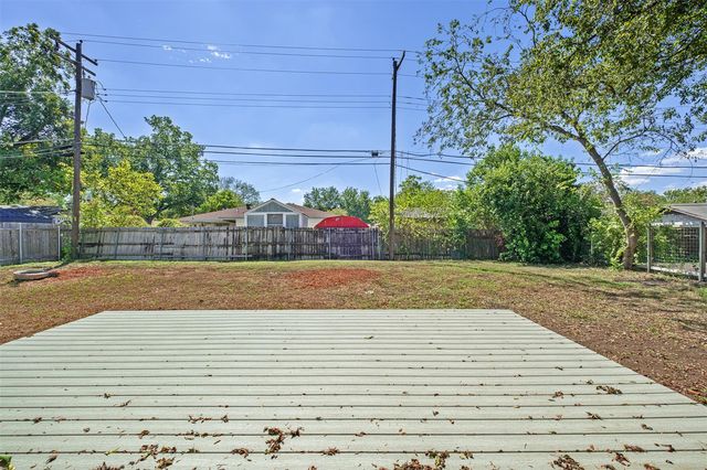 2001 Ohlen RD, Austin, TX 78757