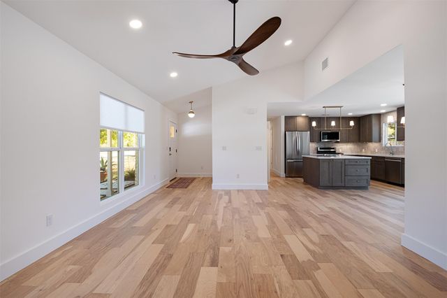 2001 Ohlen RD, Austin, TX 78757
