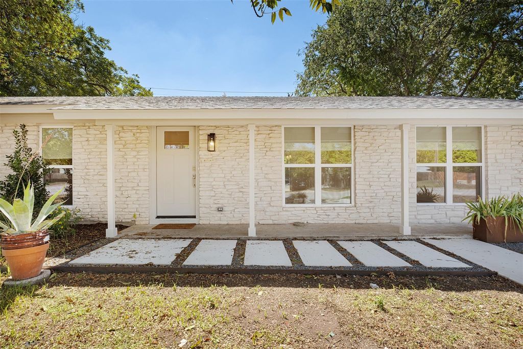 2001 Ohlen RD, Austin, TX 78757