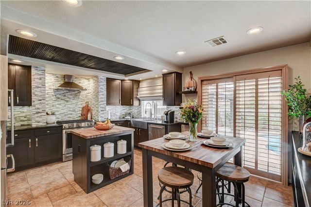 864 Eureka Falls Court, Henderson, NV 89052
