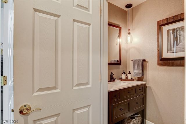 864 Eureka Falls Court, Henderson, NV 89052