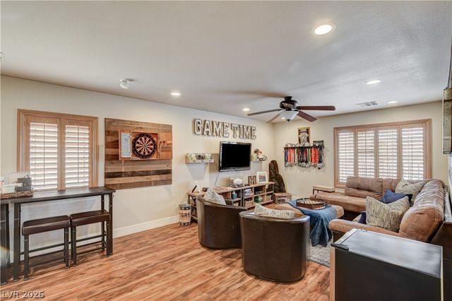 864 Eureka Falls Court, Henderson, NV 89052