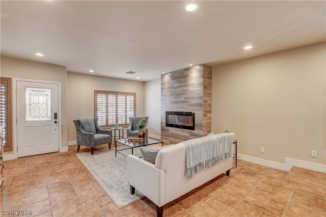 864 Eureka Falls Court, Henderson, NV 89052
