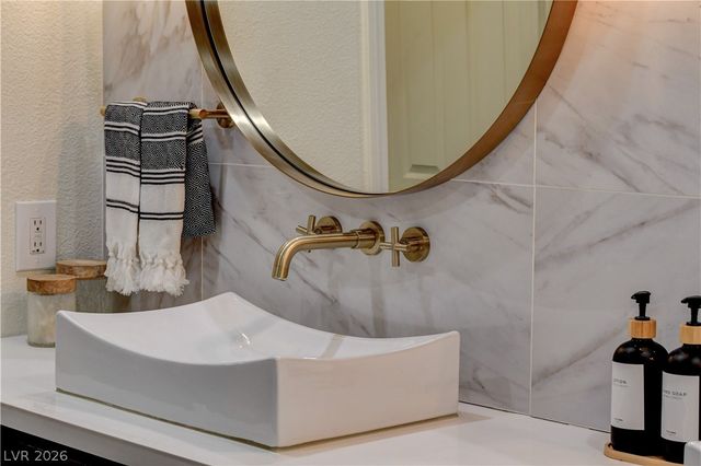864 Eureka Falls Court, Henderson, NV 89052