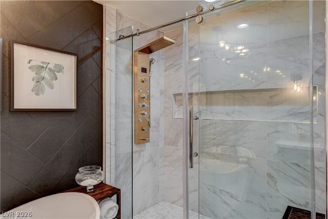 864 Eureka Falls Court, Henderson, NV 89052