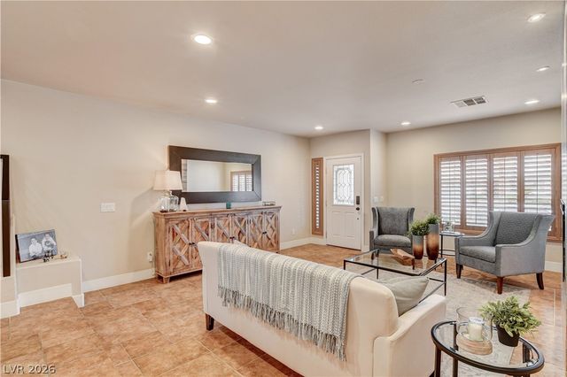 864 Eureka Falls Court, Henderson, NV 89052