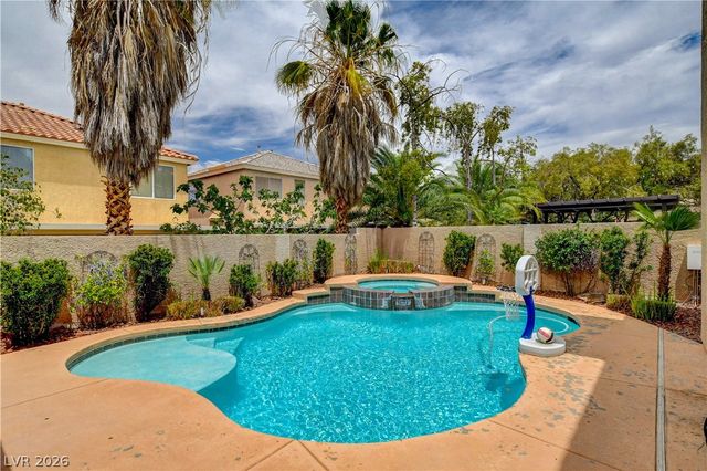 864 Eureka Falls Court, Henderson, NV 89052