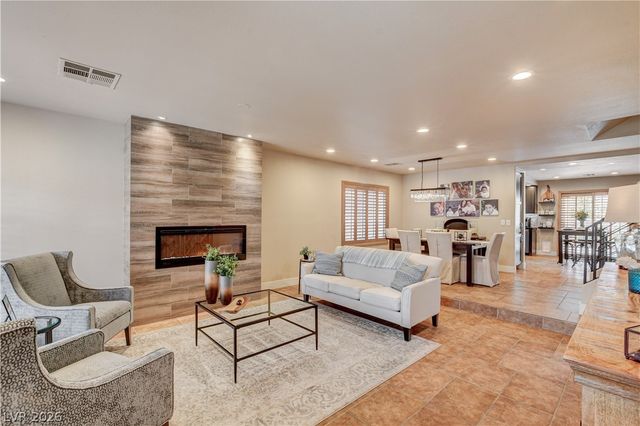 864 Eureka Falls Court, Henderson, NV 89052
