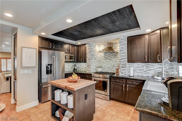 864 Eureka Falls Court, Henderson, NV 89052