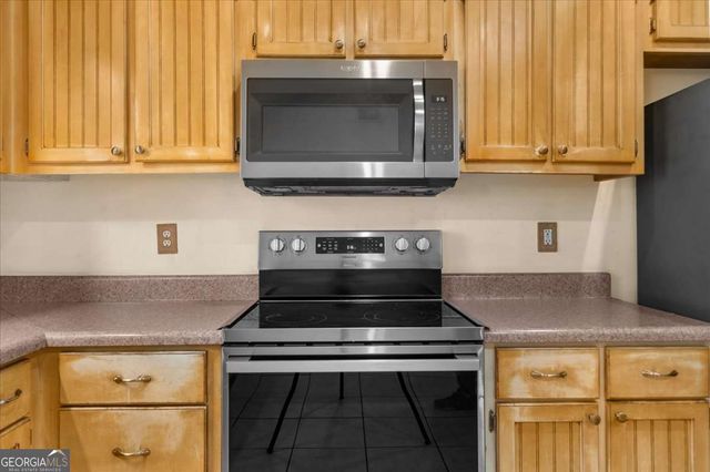 212 Whispering Pine Circle NE, White, GA 30184