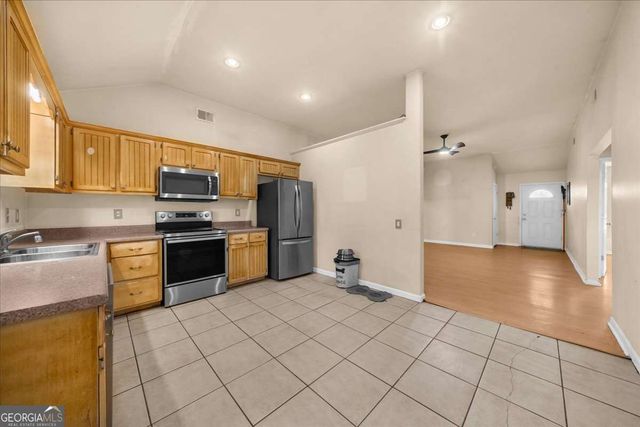 212 Whispering Pine Circle NE, White, GA 30184