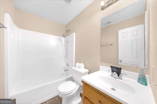 212 Whispering Pine Circle NE, White, GA 30184