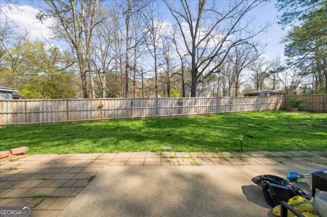 212 Whispering Pine Circle NE, White, GA 30184