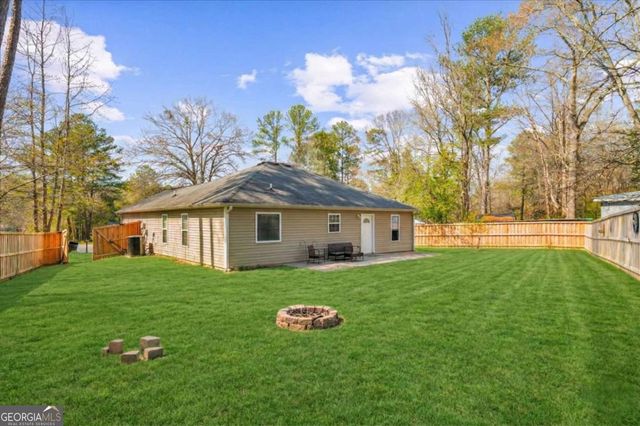 212 Whispering Pine Circle NE, White, GA 30184