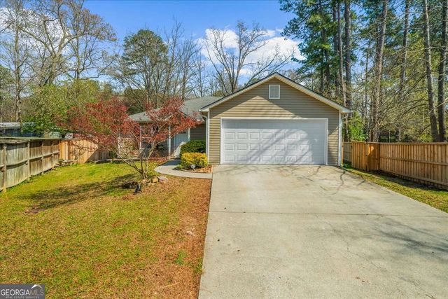212 Whispering Pine Circle NE, White, GA 30184