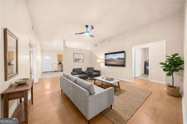 212 Whispering Pine Circle NE, White, GA 30184