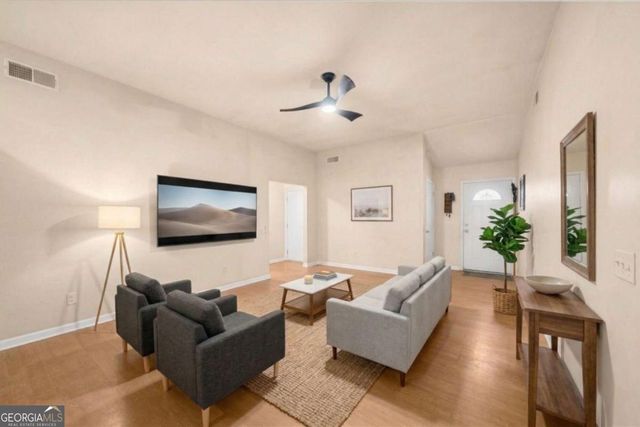 212 Whispering Pine Circle NE, White, GA 30184