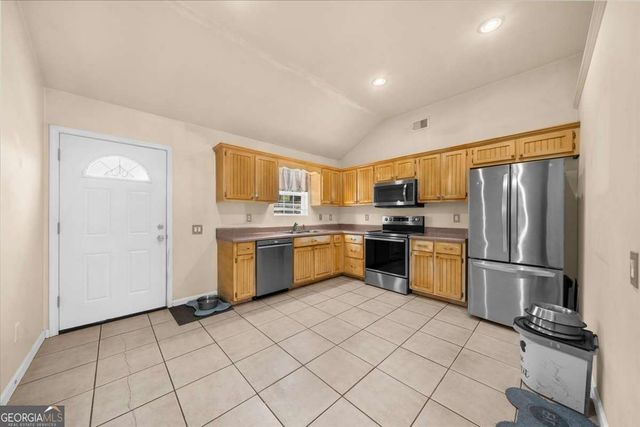 212 Whispering Pine Circle NE, White, GA 30184