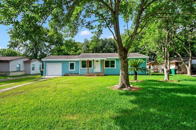 2508 N Houston Drive, La Marque, TX 77568