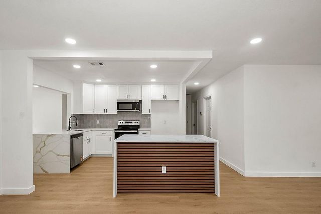 2508 N Houston Drive, La Marque, TX 77568