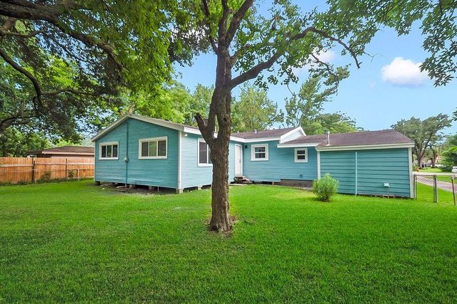 2508 N Houston Drive, La Marque, TX 77568