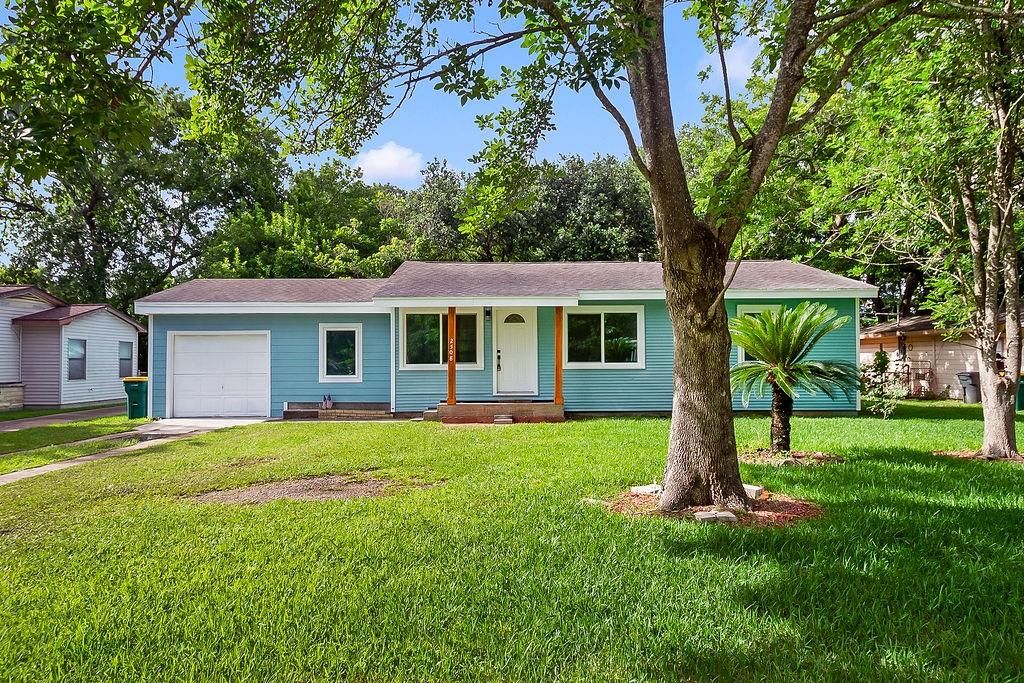 2508 N Houston Drive, La Marque, TX 77568