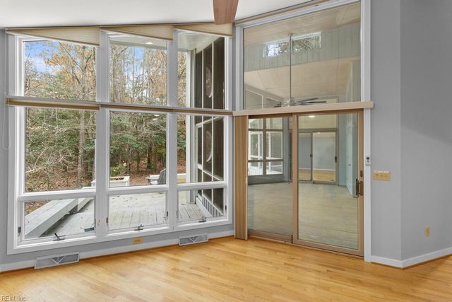 5731 Kings Ridge RD, Gloucester, VA 23061