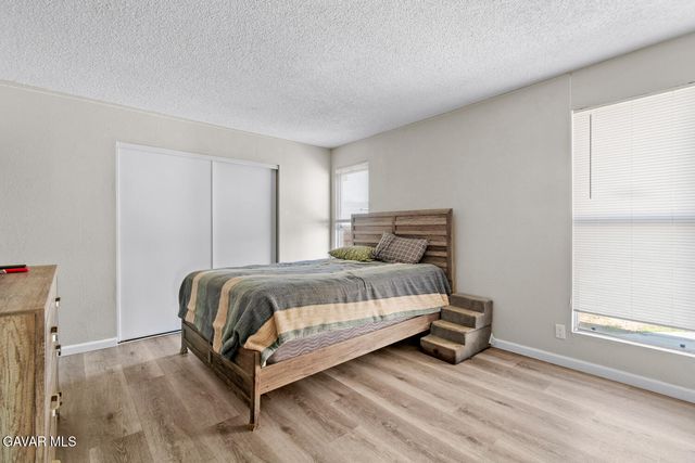 44053 Canyon Way, Lancaster, CA 93535