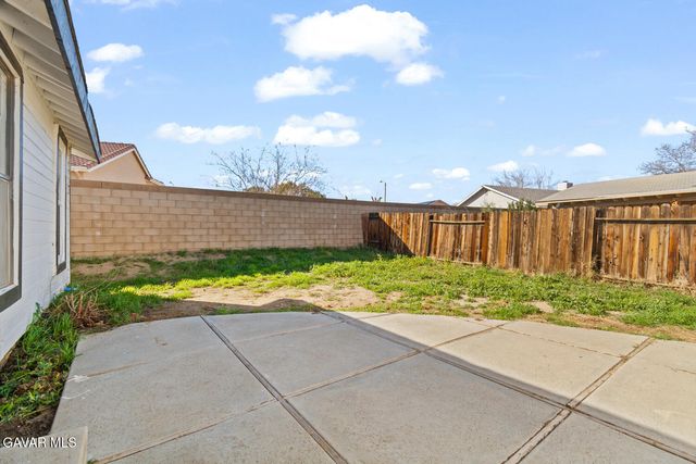 44053 Canyon Way, Lancaster, CA 93535