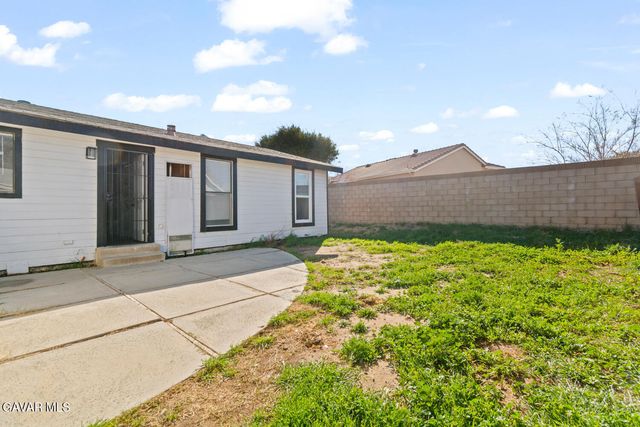 44053 Canyon Way, Lancaster, CA 93535