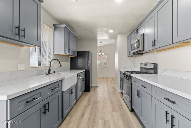 44053 Canyon Way, Lancaster, CA 93535