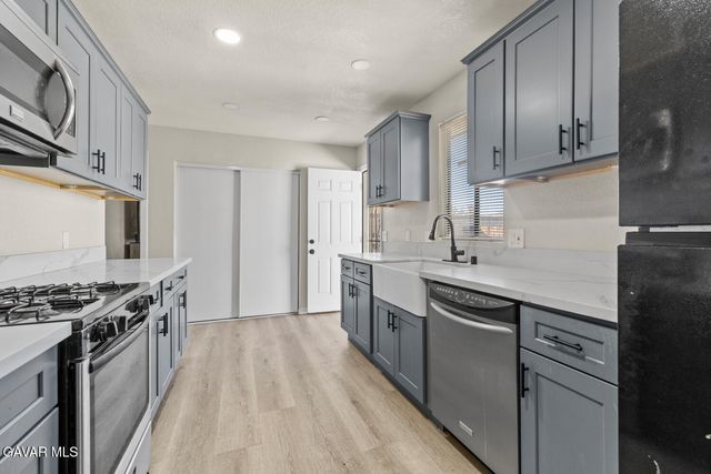 44053 Canyon Way, Lancaster, CA 93535