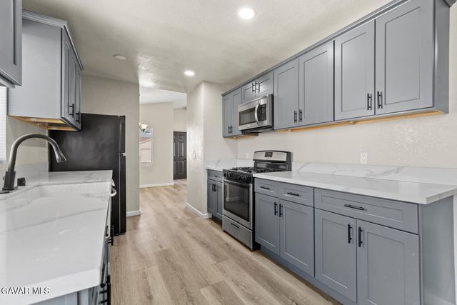 44053 Canyon Way, Lancaster, CA 93535