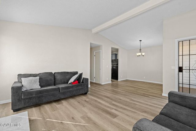 44053 Canyon Way, Lancaster, CA 93535