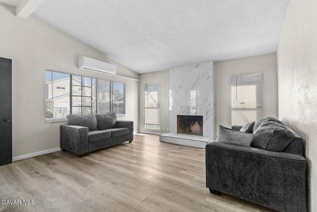 44053 Canyon Way, Lancaster, CA 93535