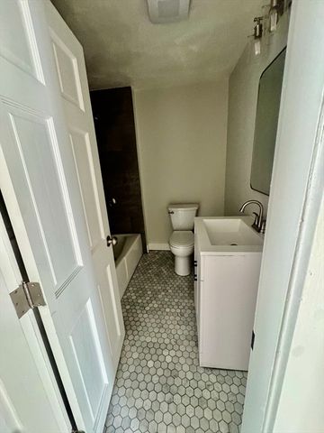 186 Marion 3, Boston, MA 02128