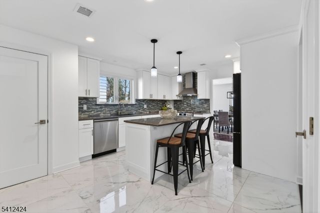 46 Elmwood Pl, Millburn Twp., NJ 07078