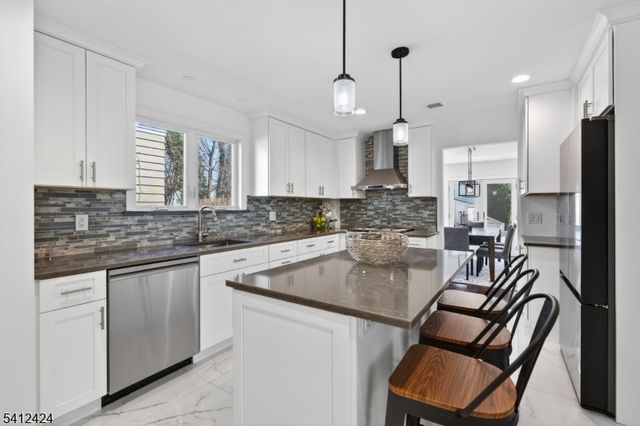 46 Elmwood Pl, Millburn Twp., NJ 07078