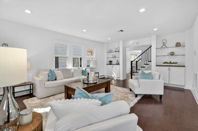 46 Elmwood Pl, Millburn Twp., NJ 07078