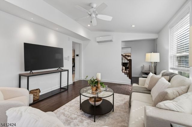 46 Elmwood Pl, Millburn Twp., NJ 07078