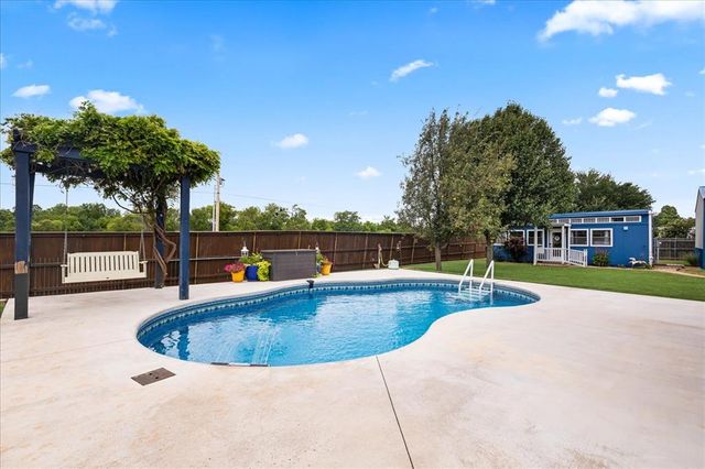 2403 County Road 1196, Tuttle, OK 73089