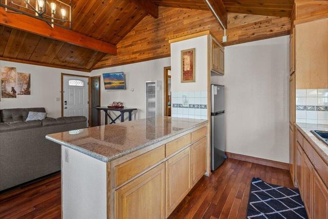 140 Highland Lane, Sugarloaf, CA 92386