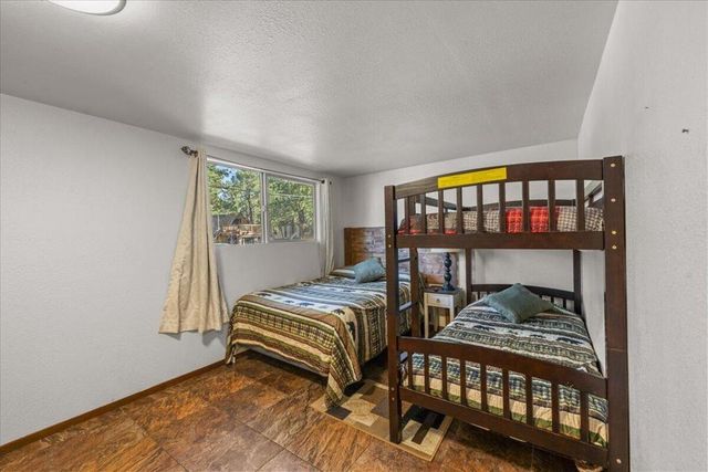 140 Highland Lane, Sugarloaf, CA 92386