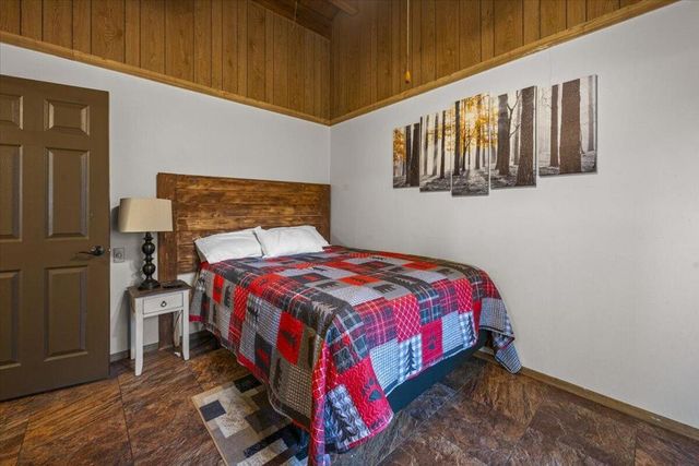 140 Highland Lane, Sugarloaf, CA 92386